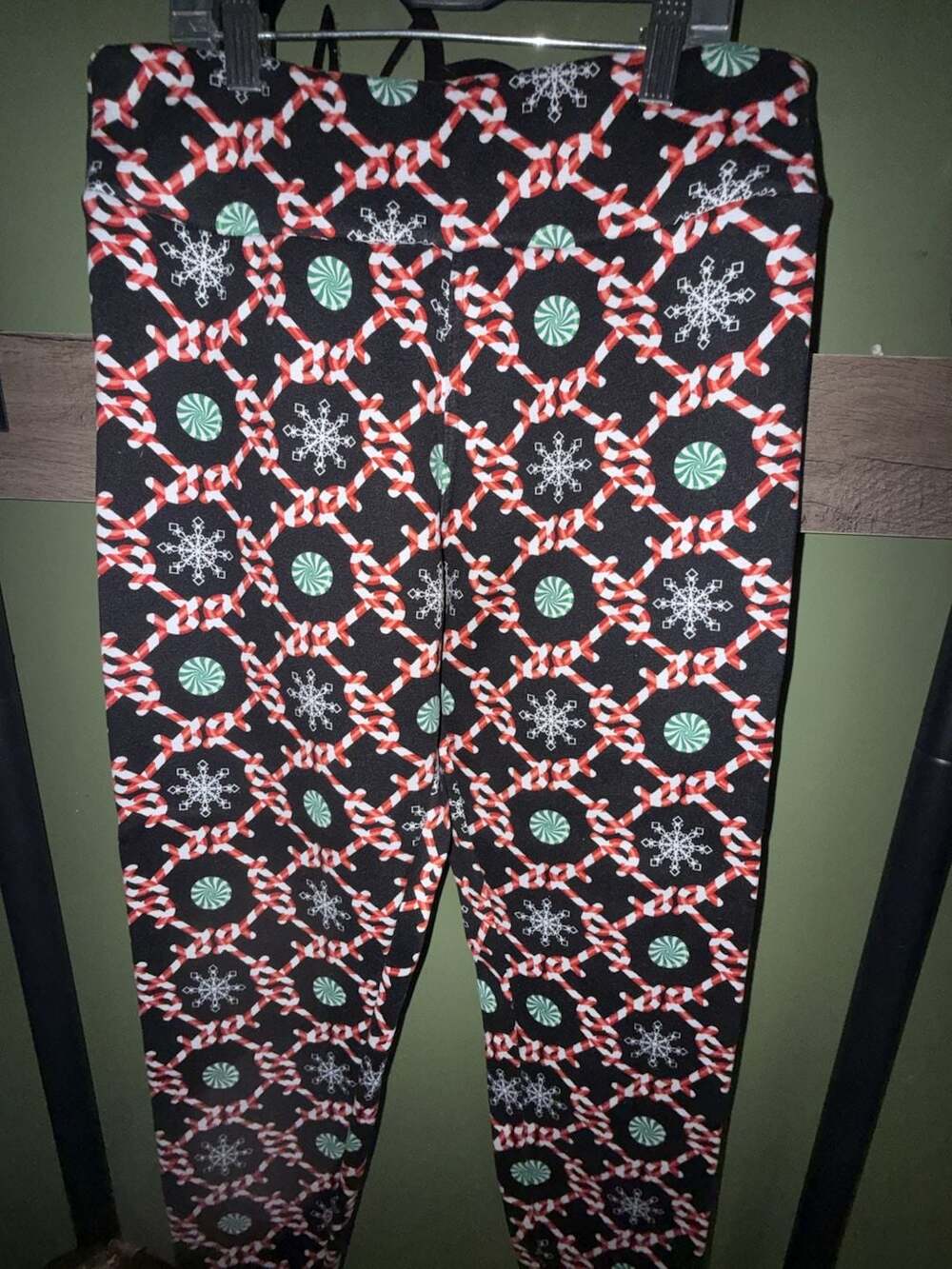 No Boundaries Christmas Candy Cane Leggings Size L 11-13 Black